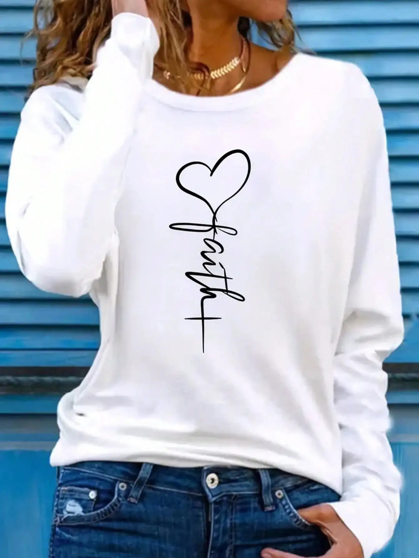 Camiseta de manga larga holgada de cuello redondo para mujer, elegante, de poliéster, color liso, con estampado de corazones, ideal para otoño e invierno.