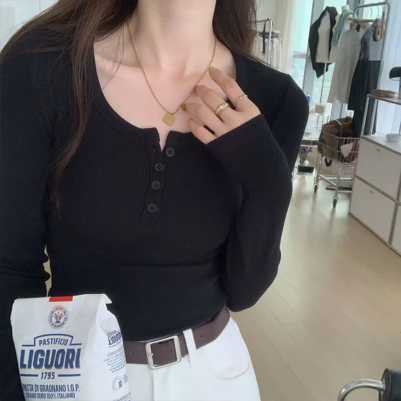 Camiseta básica de mujer con cuello en V y botones para otoño/invierno. Jersey ajustado de punto suave y cálido para mujer.