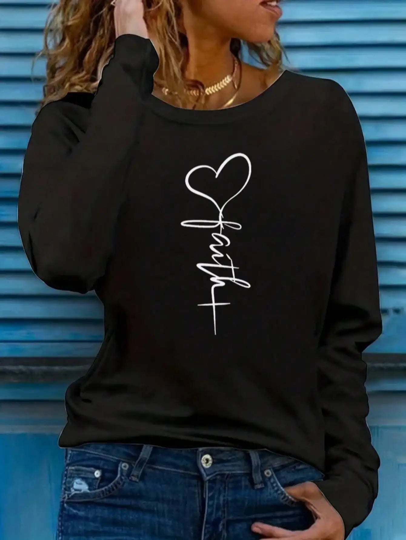 Camiseta de manga larga holgada de cuello redondo para mujer, elegante, de poliéster, color liso, con estampado de corazones, ideal para otoño e invierno.